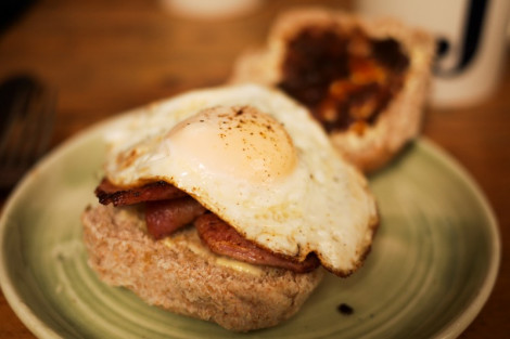 Bacon & Egg Bap