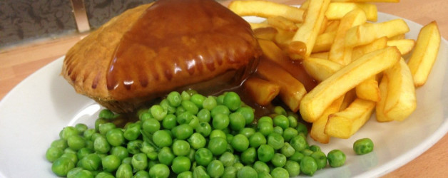 The Singing Kettle - Homemade Steak Pie Chips and Peas